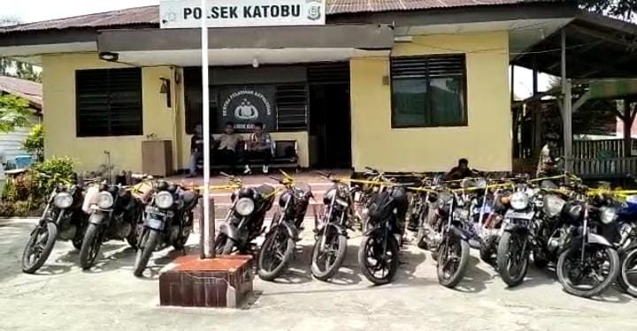 Ketgam: Belasan motor dengan tangki rakitan disita polisi di Muna. Foto: Istimewa
