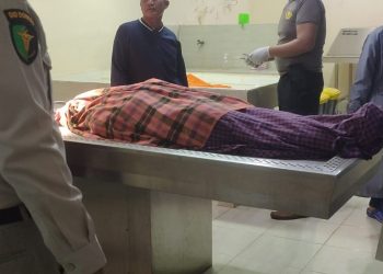 Ketgam: Jenazah korban di RS Bhayangkara Kendari. Foto: Herlis