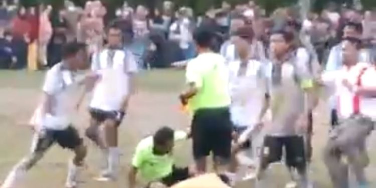 Ketgam : Insiden pengeroyokan wasit sepak bola di Porprov ke 14 Sultra.