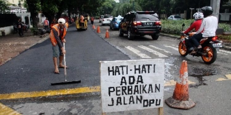 ilustrasi perbaikan jalan. Foto: Republika Online