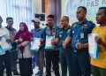 KSOP Kendari Serahkan E-Pas Kecil Mudahkan Nelayan Dapatkan BBM