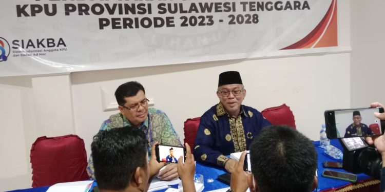 Ketgam : Konferensi pers pendaftaran calon anggota KPUD Provinsi Sulawesi Tenggara (Sultra) Jumat 10 Februari 2023. (Foto : Husni Mubarak).