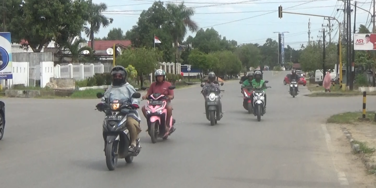 Ketgam : Direktorat Lalu Lintas (Ditlantas) Polda Sulawesi Tenggara akan menindak tegas pengguna kendaraan yang menggunakan knalpot racing (Brong) dan pelaku balap liar, pada operasi keselamatan tahun 2023 yang mulai dilaksanakan pada 7 – 20 Februari 2023.