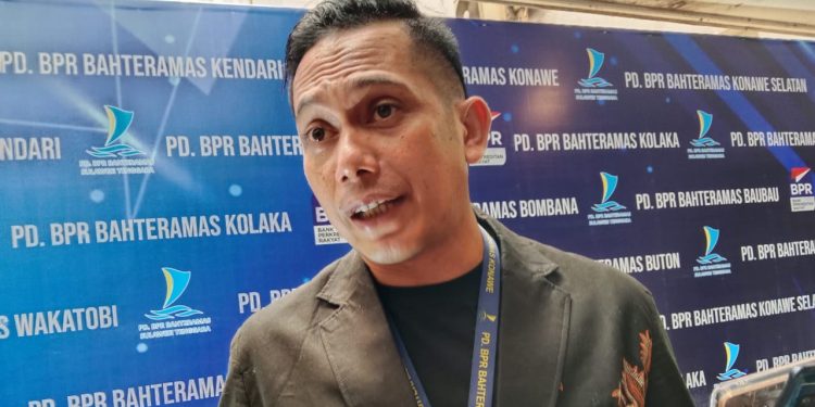 Ketgam : Ketua Perbarindo Sultra, Ahmat. (Foto : Husni Mubarak)