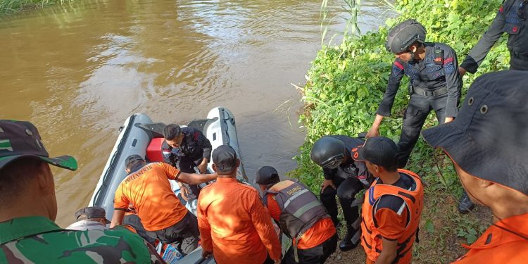Korban dievakusi Tim Rescue Unit Siaga SAR Luwu Timur, Senin 1 Mei 2023. (foto : istimewa).