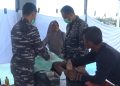 Lanal Kendari Beri Layanan Kesehatan Gratis Bagi Warga Terpencil di Wakatobi