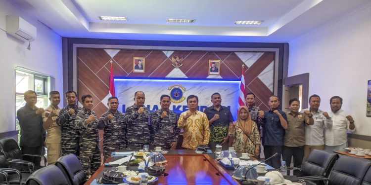 Jajaran Lanal Kendari bersama Pemprov Sulawesi Tenggara (Sultra), (Foto : Husni Mubarak).