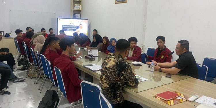 Kuliah umum (Webinar) Mahasiswa Hukum Universitas Muhamadiyah Kendari bersama Kadin Sultra, Jumat 19 Mei 2023.