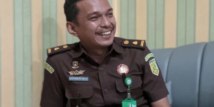Kasi Intel Kejaksaan Negeri Kendari Bustanil Arifin. (Foto : Husni Mubarak).