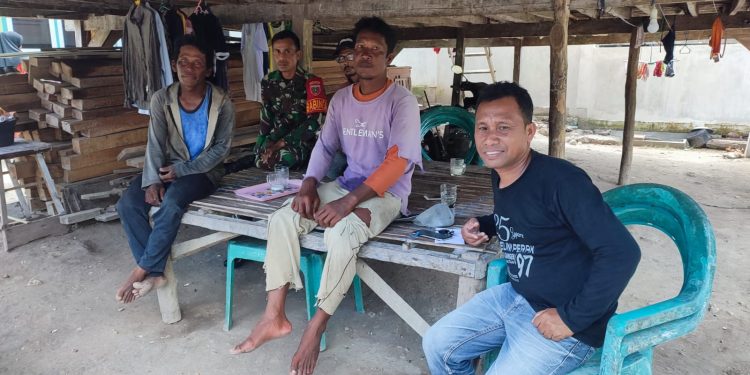 Usai ditemukan Masno dan Takur dievakuasi di Desa Katilombu Sampolawa Buton Selatan.