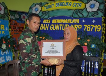 KSAL Santuni Keluarga Almarhum Sertu Bah Guntur Prajurit Lanal Kendari