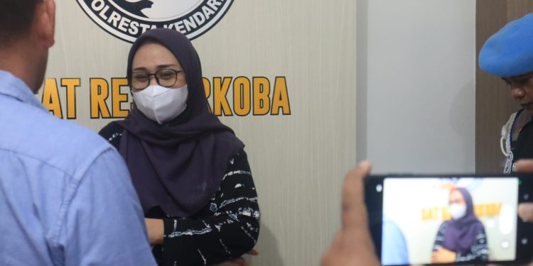 Tersangka ditangkap Sat Res Narkoba Polresta Kendari