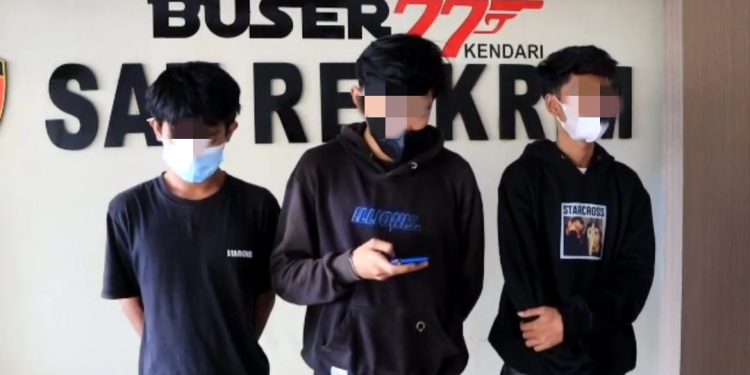Ketiga remaja pelaku penganiayaan anjing meminta maaf di Mapolresta Kendari