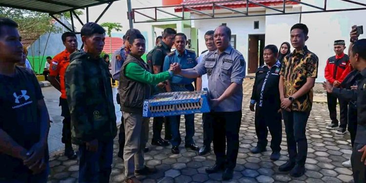 Ruksamin menyarankan bantuan ternak itik secara simbolis kepada kelompok tani di Kabupaten Konawe Utara (Konut)