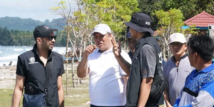 Peninjauan Lokasi HUT RI ke- 78 di Pantai Taipa oleh Bupati Konawe Utara Ruksamin dan tim TV One.