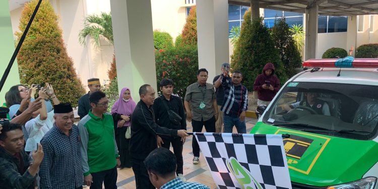 ASR Serahkan Mobil Ambulance