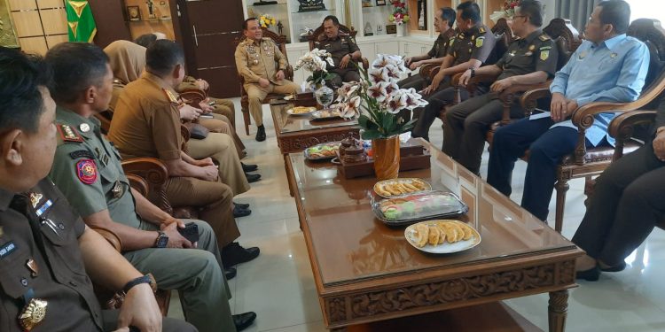 Pj Gubernur beserta jajarannya silahturahmi di Kejati Sultra