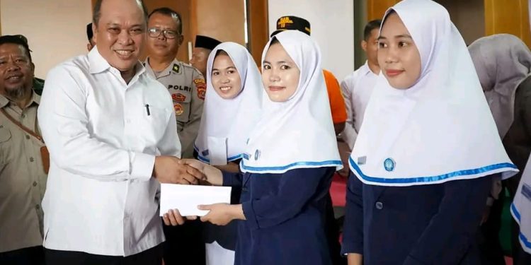 Ruksamin sambut mahasiswa PKK Poltekkes Kemenkes Kendari.