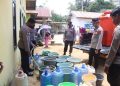 Polresta Kendari Salurkan 1.200 Liter Bantu Kebutuhan Air Bersih Warga Terdampak El Nino