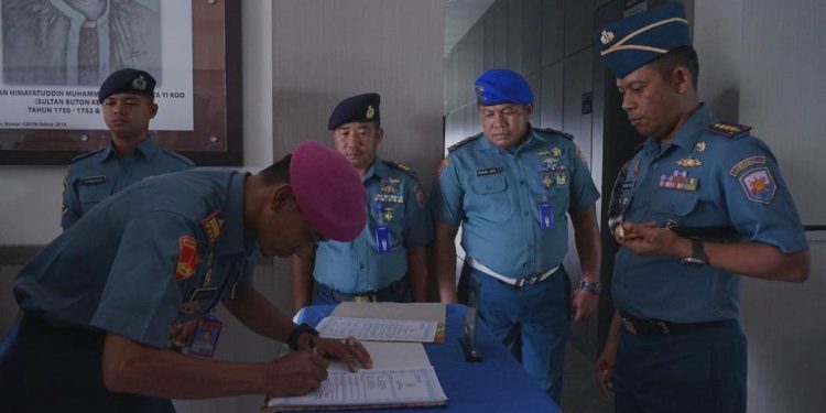 Danlanal Kendari Pimpin Serah Terima Jabatan Danunit Intel Lanal Kendari