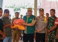 Atasi Inflasi dan Kemiskinan Ekstrem, Ruksamin Salurkan Bantuan Sembako di 3 Kecamatan di Konawe Utara