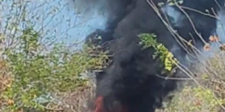 Detik-detik mobil rombongan Dinas Sumber Daya Air dan Bina Marga Sultra terbakar.