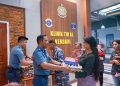 Tekan Angka Stunting, TNI Angkatan Laut Salurkan Bantuan Stimulan bagi Warga Pesisir di Kota Kendari