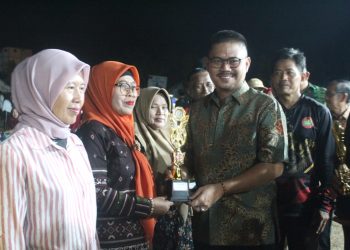 Tutup Pekan Olahraga dan Seni PGRI, Abdul Azis Minta Elemen Masyarakat dan Guru Jalin Kekompakan Bangun Daerah