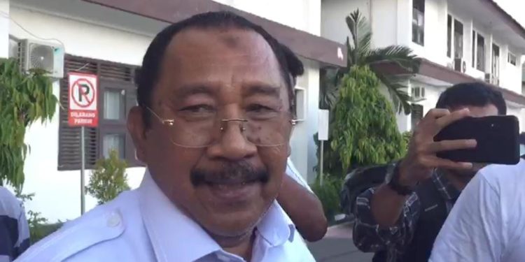 Burhanuddin mantan PJ Bombana usai menjalani pemeriksaan di Kejati Sultra