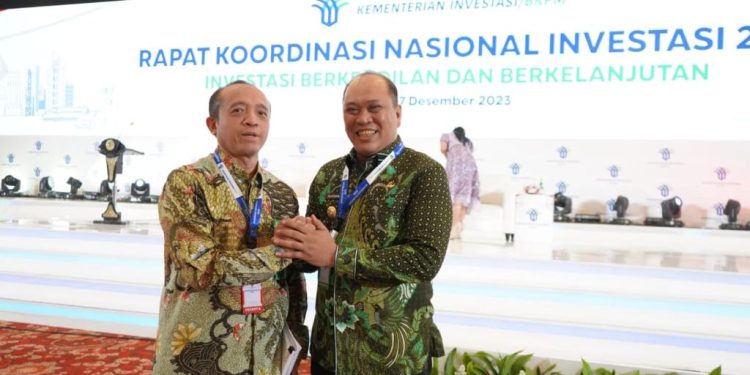 Ruksamin Bupati Konawe Utara bersama peserta Rakornas