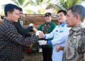 Ruksamin Sumbang Ribuan Hewan Ternak bagi Kelompok Peternak di Konawe Utara