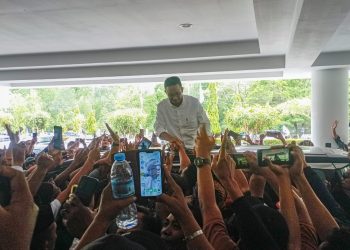 Tiba di Kendari Capres Anies Baswedan Disambut Ribuan Pendukung