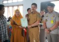 Ratusan Warga di 2 Kelurahan di Kolaka Timur Terima Sertifikat Tanah