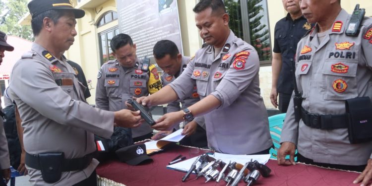 Personel titipkan senpi di Bid Propam Polresta Kendari.