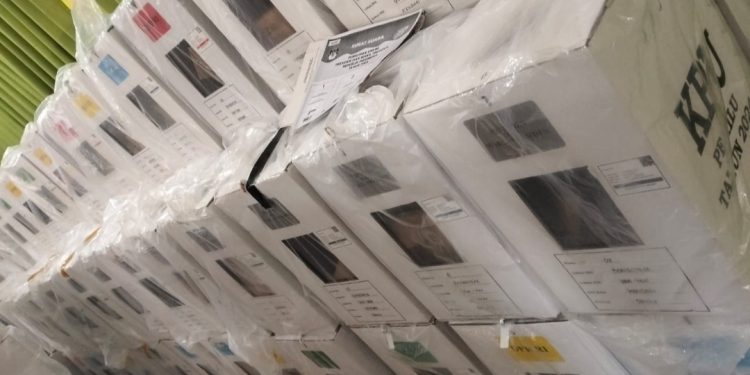 Kotak Suara tidak bersegel disimpan di Gudang Logistik PPK Wua wua