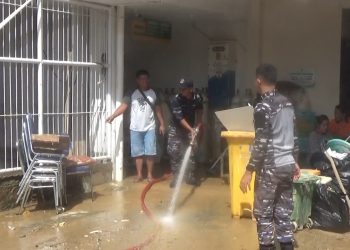 Terdampak Banjir, Lanal Kendari Bersama Artha Graha Peduli Bantu Bersihkan RS Santa Anna