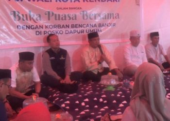 Buka Puasa Bersama Korban Banjir, PJ Wali Kota Prioritaskan Penanganan Infrastruktur Pasca Bencana