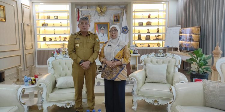 Kepala BNNK Kendari dan Pj Wali Kota Kendari.
