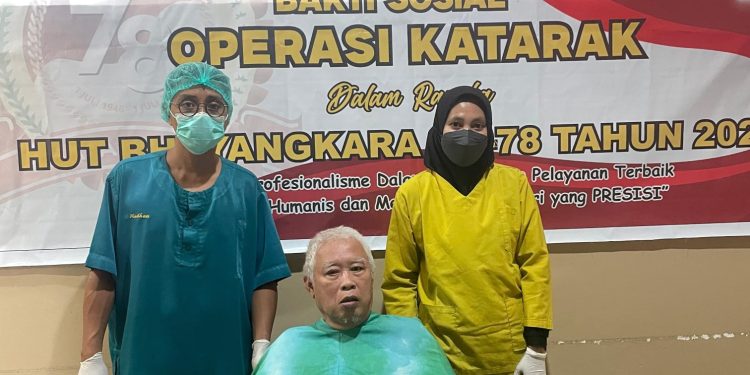 Pasien Operasi katarak gratis di RS Bhayangkara Kota Kendari.