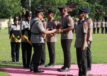 Lantik 242 Personel Bintara, Kapolda Sultra Irjen Pol Dwi Irianto: Layani Masyarakat