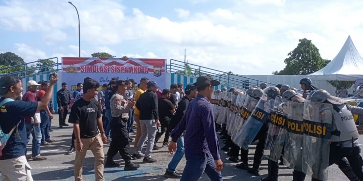 Simulasi pengamanan Pilkada Polresta Kendari.