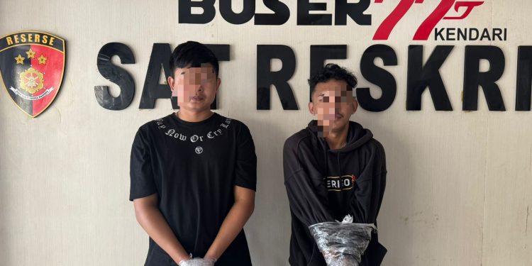 Al dan Fa diamankan di Polresta Kendari.