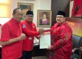 PDI-Perjuangan Serahkan B1-WKW Untuk Paslon Wali Kota Kendari Yudhi-Nirna