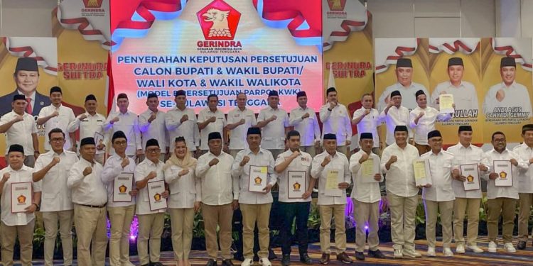 Penyerahan B-1 KWK pasangan calon kepala daerah.