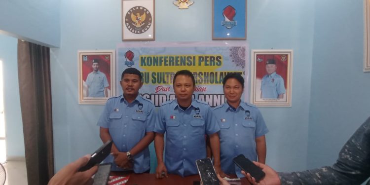 Ketua panitia pelaksana Sultra bersalawat, Marwan (tengah).