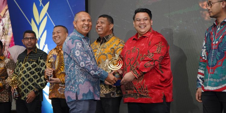 Yudhianto Mahardika Terima Penghargaan di Sultra Award 2024