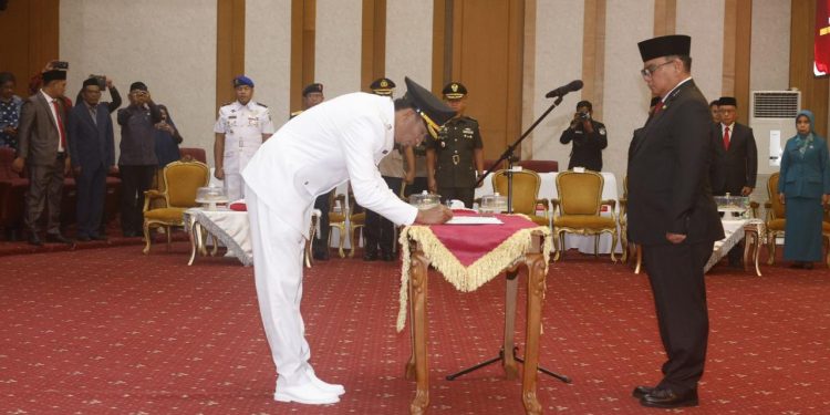 Pj Gubernur Sultra Lantik Yusmin sebagai Pj Bupati Kolaka Utara