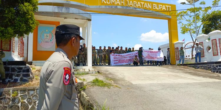Polisi amankan aksi penyegelan rujab Bupati konsel