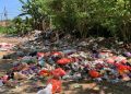 Minimnya Kepedulian Warga Perparah Penumpukan Sampah di Jalan Haluoleo Kendari
