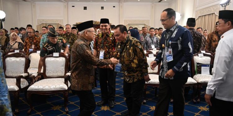 Pj Gubernur Sultra Andap Budhi Revianto Hadiri Rapat Pleno KNEKS dan Pembukaan Sinergi Ekonomi Syariah Nasional